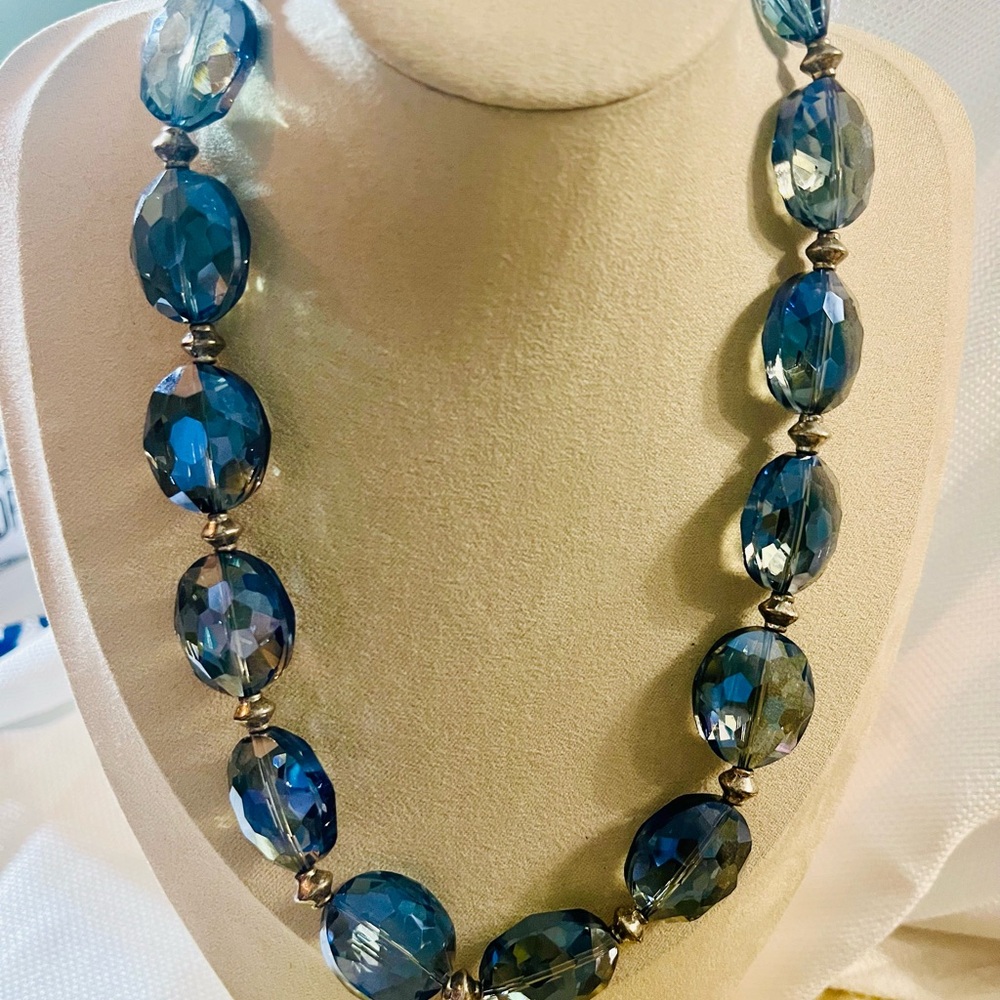 Elegant Blue Beaded Necklace